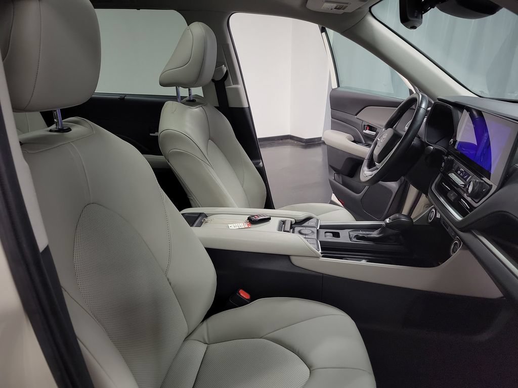 Used 2024 Toyota Grand Highlander AWD image 34