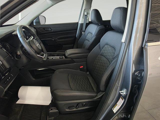 Used 2025 Nissan Pathfinder SV AWD/4WD image 12