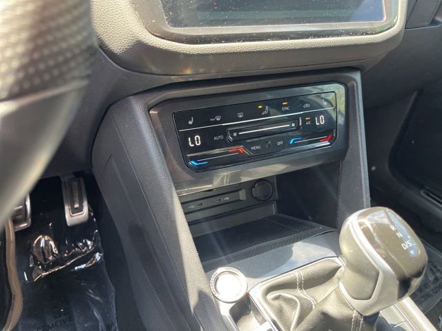 Used 2024 Volkswagen Tiguan SE R-Line image 25
