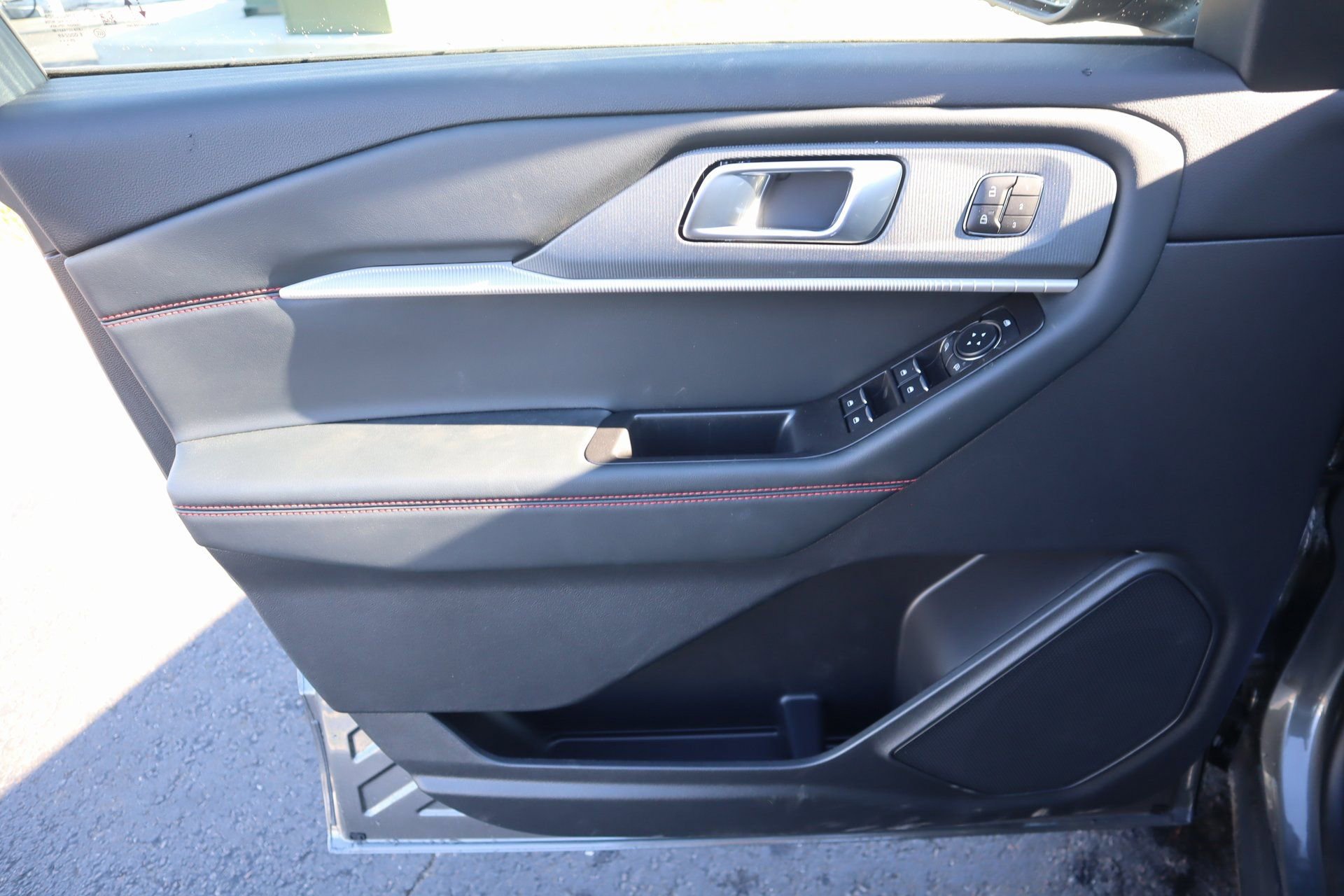 New 2026 Ford Explorer ST-Line w/ ST-Line Street Pack image 18