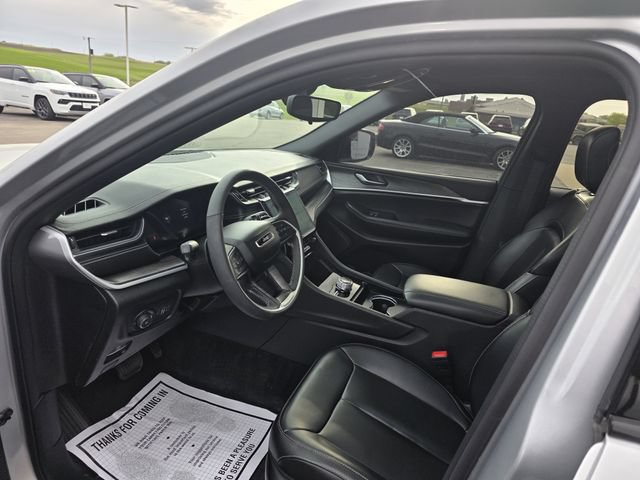 Used 2024 Jeep Grand Cherokee Limited w/ Black Appearance Package AWD/4WD image 6