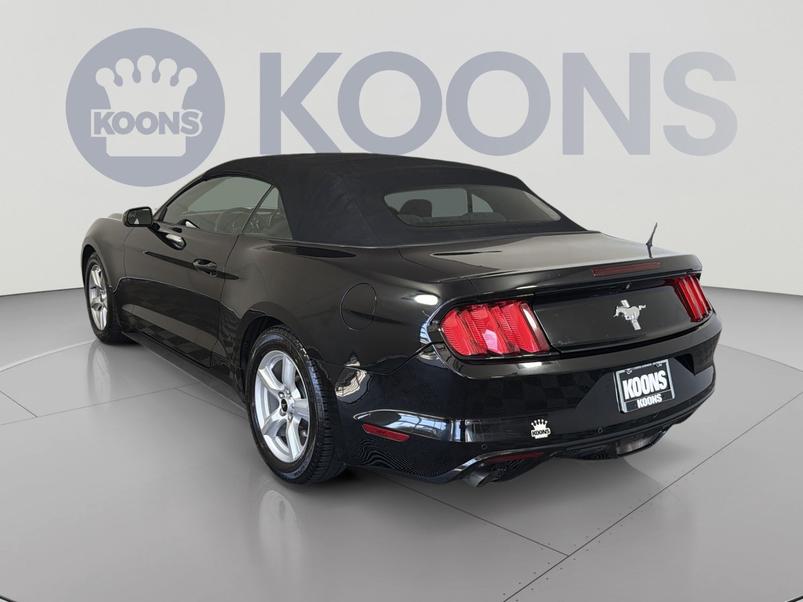Used 2016 Ford Mustang Convertible RWD image 4