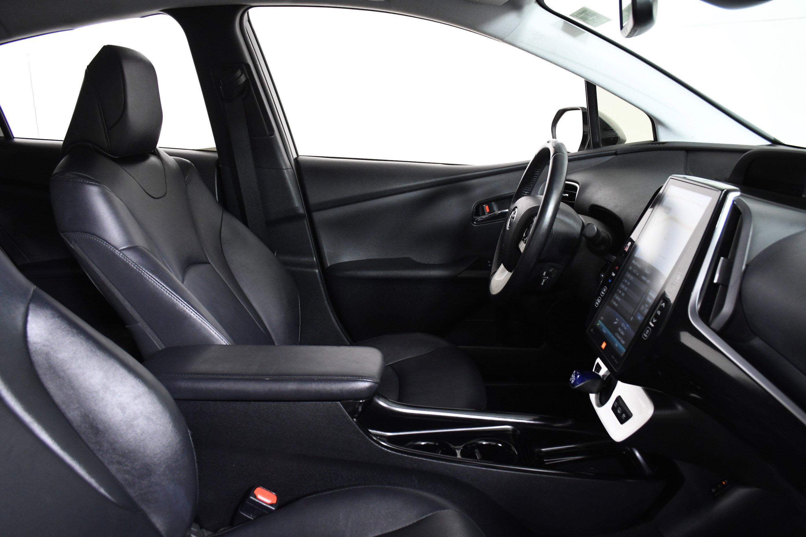 Used 2017 Toyota Prius Prime Advanced image 26