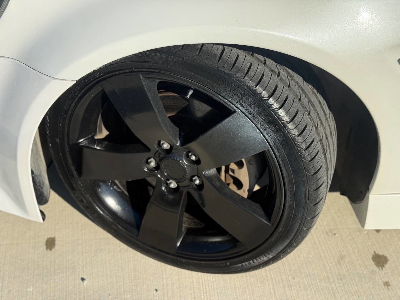 Used 2009 Pontiac G8 GT w/ Premium Package RWD image 2