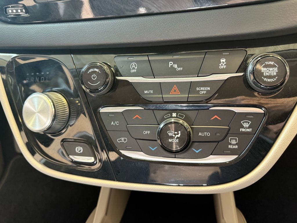 Used 2018 Chrysler Pacifica Touring Plus image 44