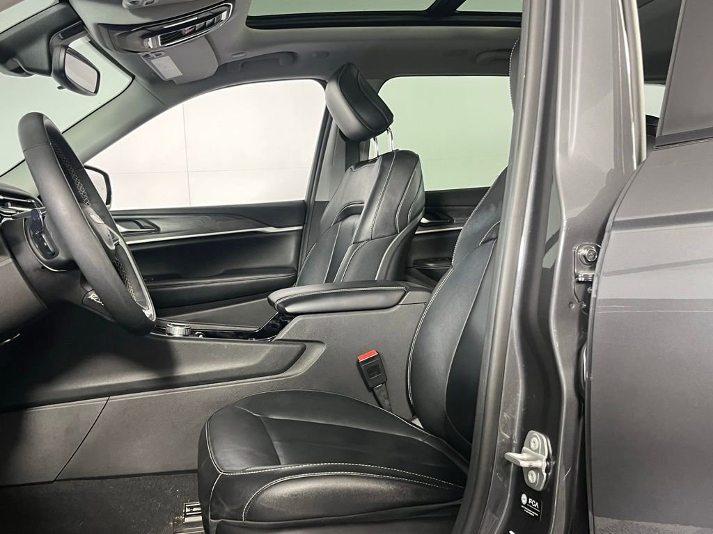 Used 2022 Jeep Grand Cherokee Limited 4xe image 17