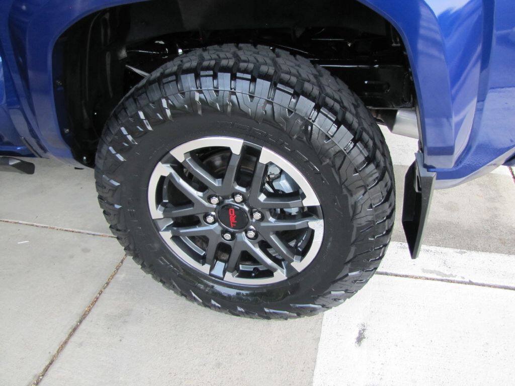 Used 2024 Toyota Tacoma TRD Sport w/ TRD Sport Upgrade Package AWD/4WD image 32