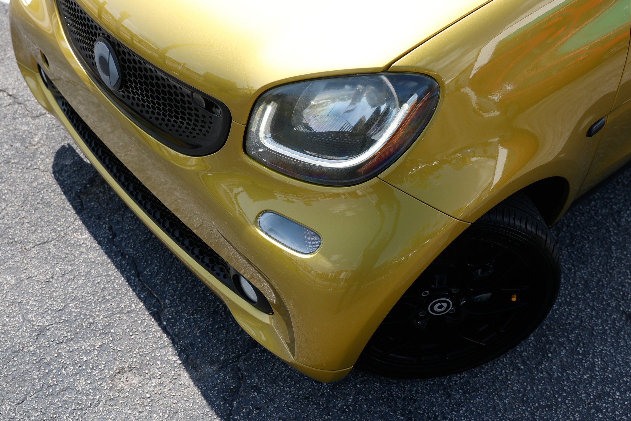Used 2017 smart fortwo Proxy RWD image 28