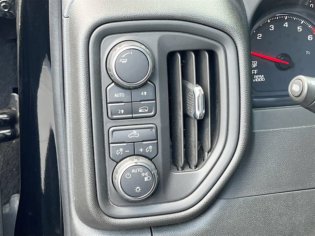 Used 2023 Chevrolet Silverado 1500 Custom AWD/4WD image 10