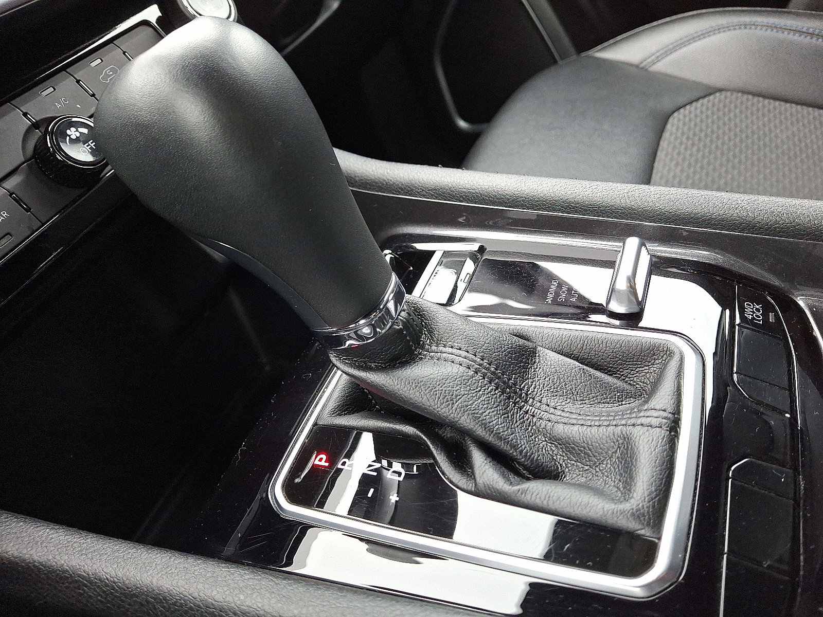 Used 2024 Jeep Compass Latitude image 14