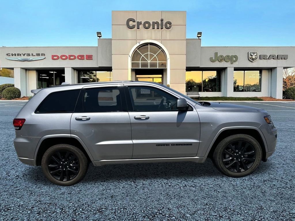 Used 2021 Jeep Grand Cherokee Laredo X image 2