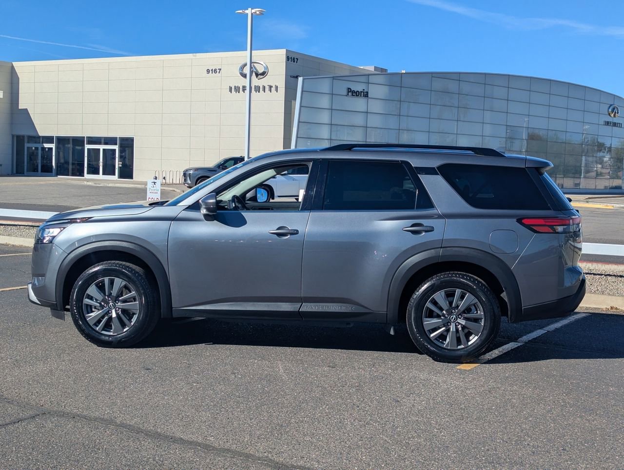 Certified 2024 Nissan Pathfinder SV image 3