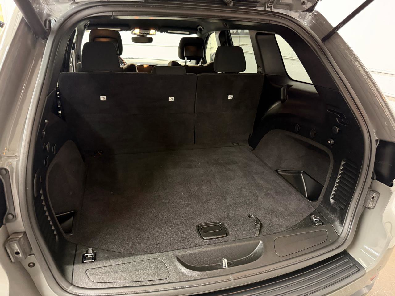 Used 2019 Jeep Grand Cherokee Laredo RWD image 31