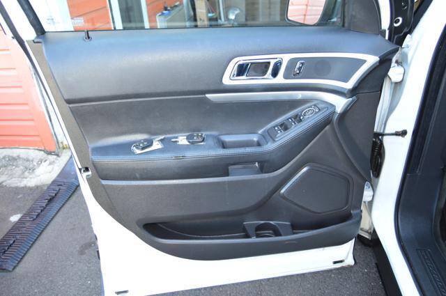 Used 2013 Ford Explorer XLT AWD/4WD image 32