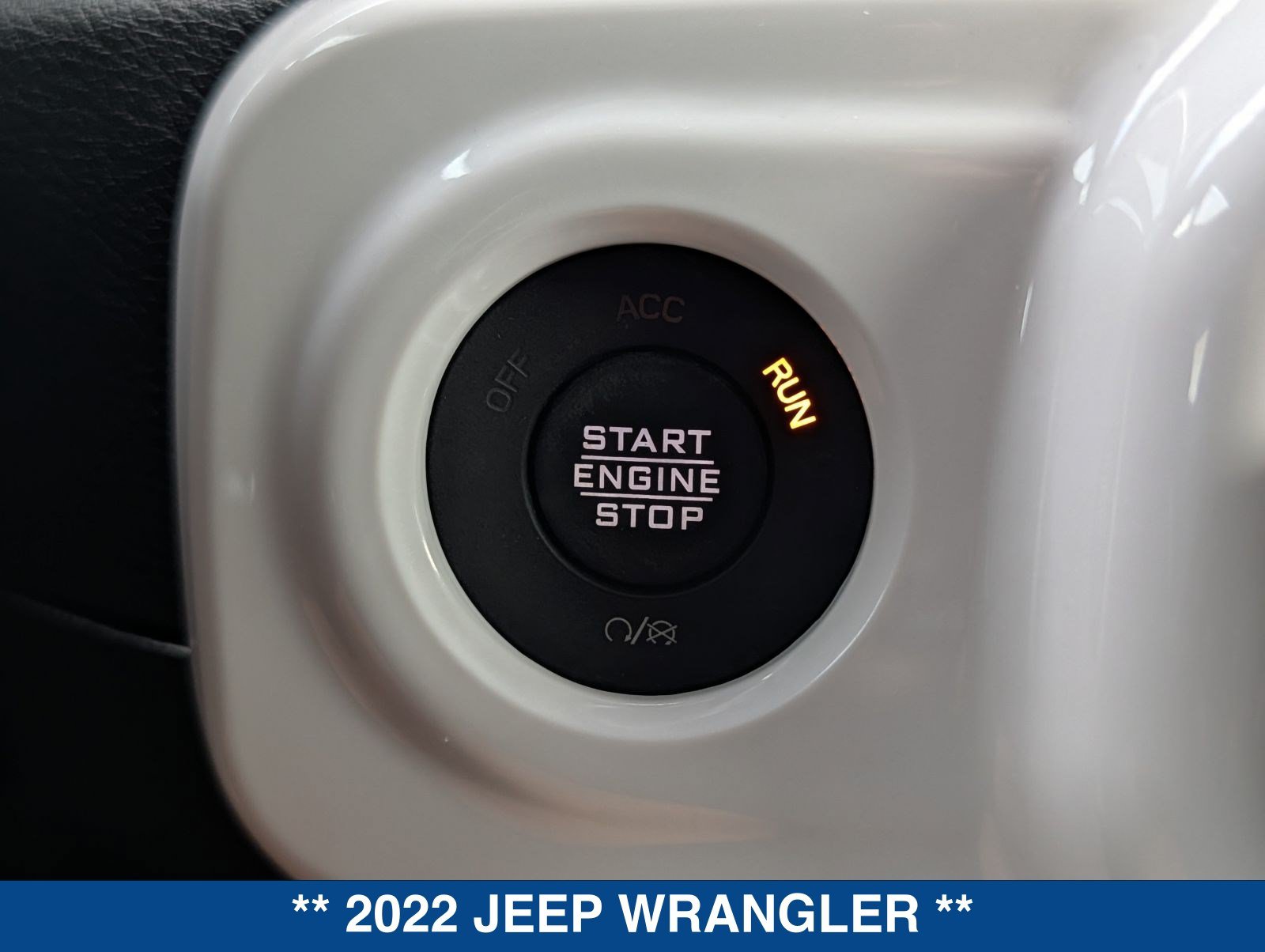 Used 2022 Jeep Wrangler Unlimited Sahara w/ Cold Weather Group AWD/4WD image 33