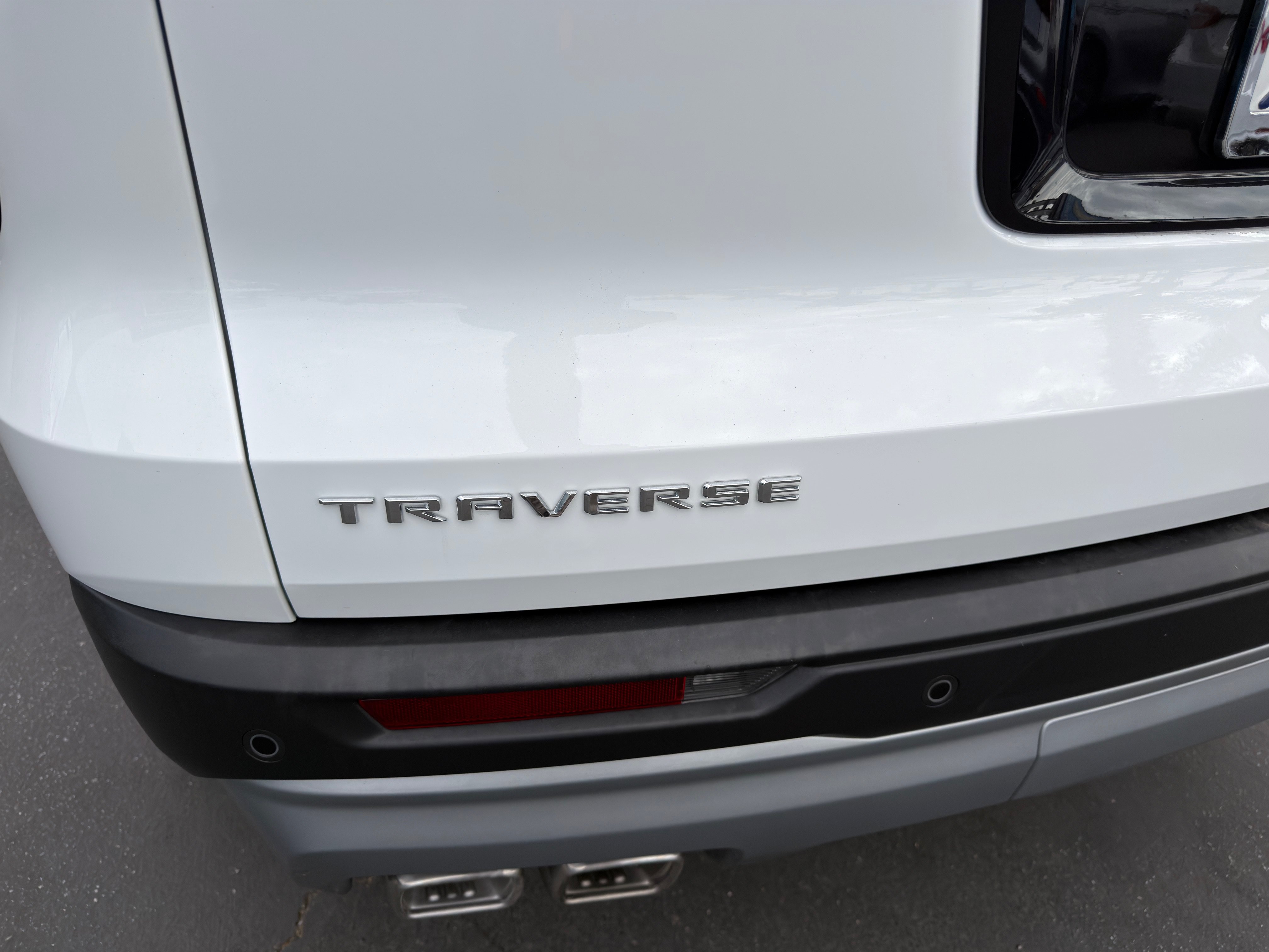 Used 2026 Chevrolet Traverse LT FWD image 46