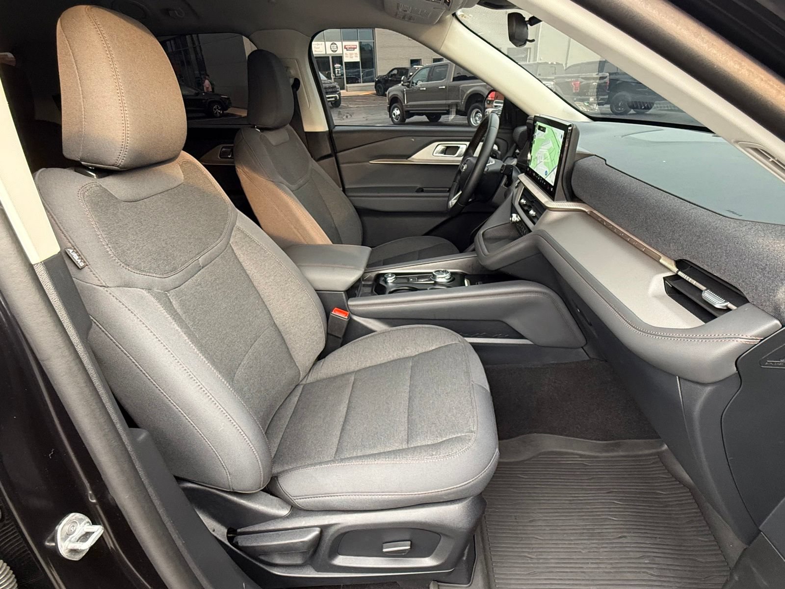 Used 2025 Ford Explorer Active AWD/4WD image 20