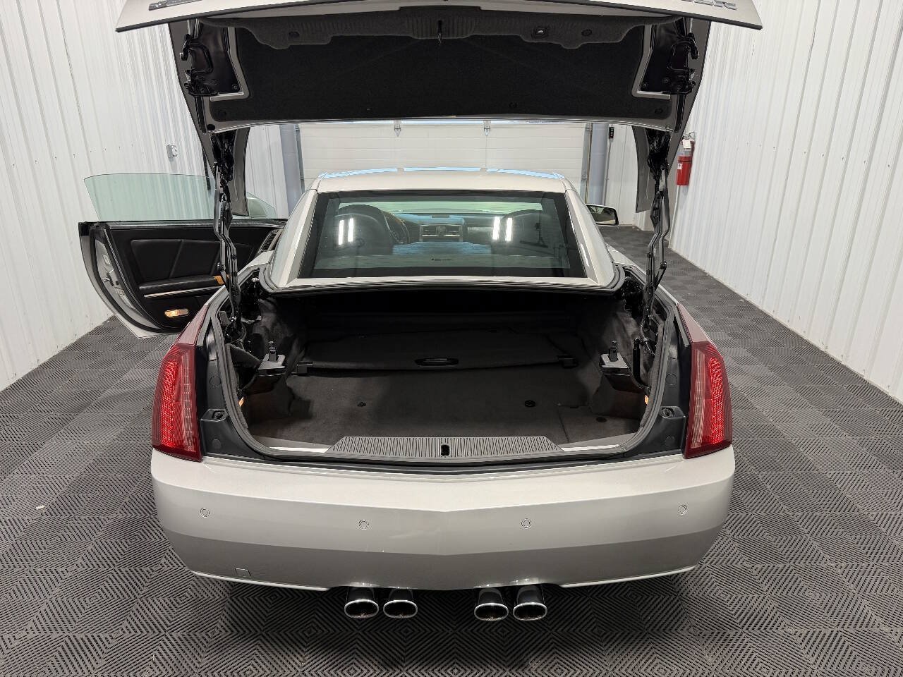 Used 2004 Cadillac XLR RWD image 19