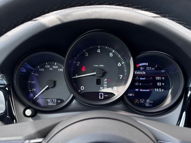 Certified 2026 Porsche Macan image 18