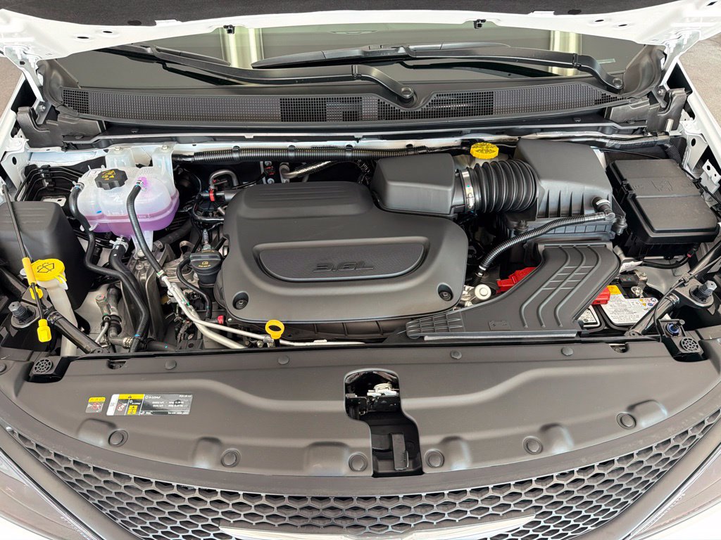 New 2027 Chrysler Pacifica LX FWD image 32