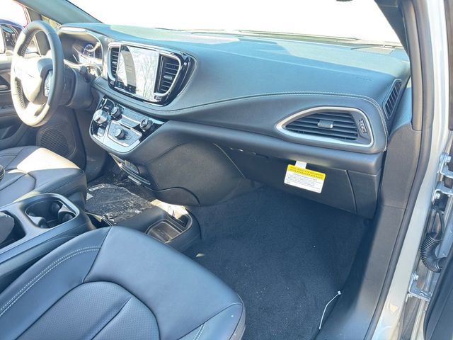New 2026 Chrysler Pacifica Select image 18
