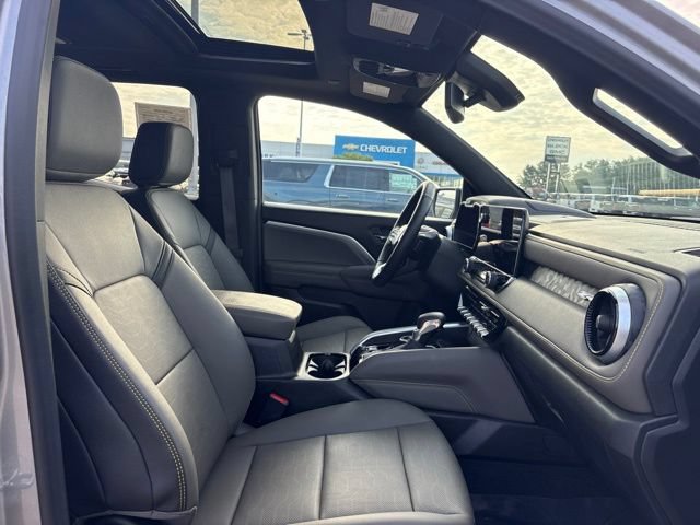 Used 2026 Chevrolet Colorado ZR2 w/ Technology Package AWD/4WD image 39