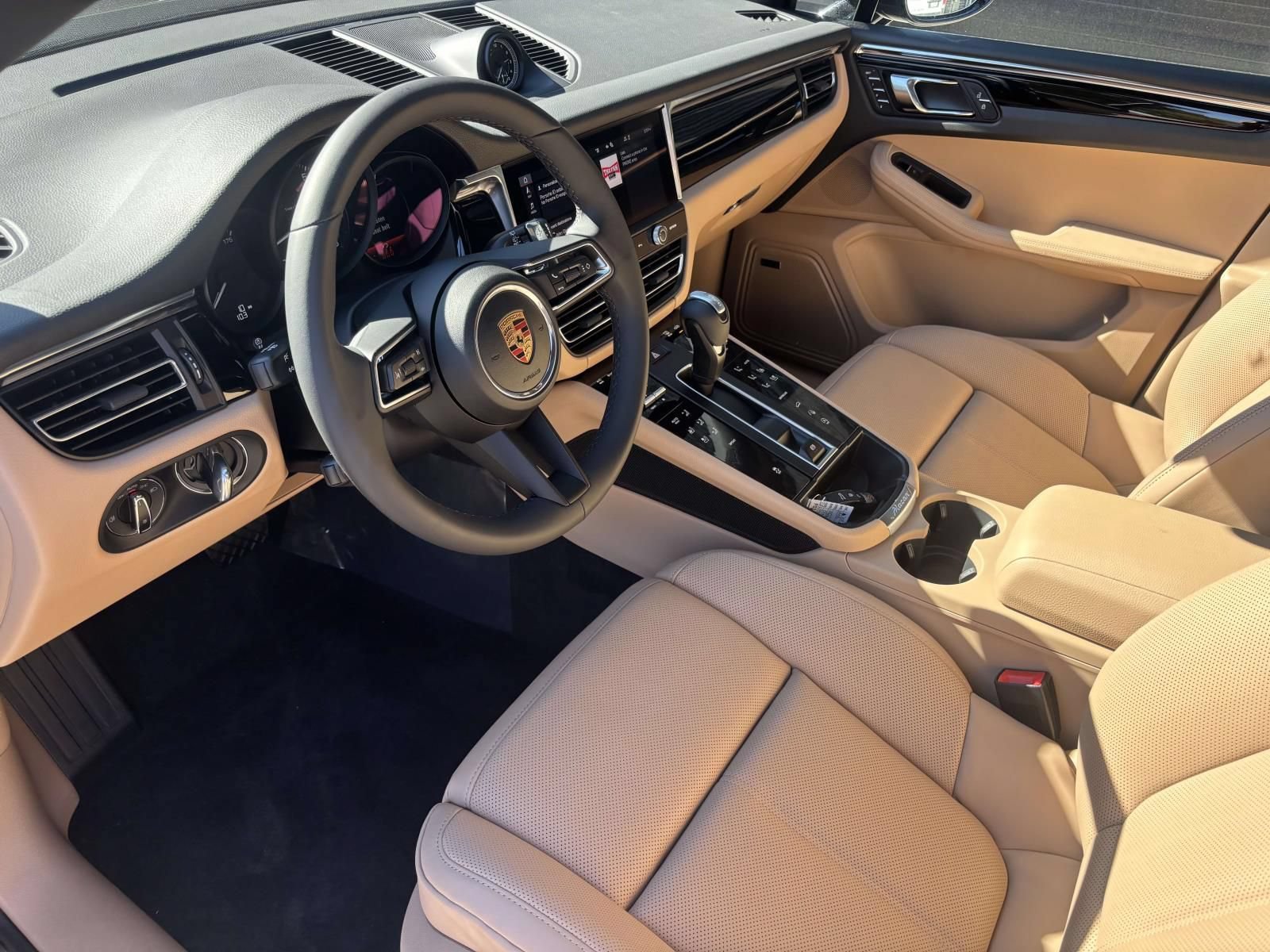 Used 2026 Porsche Macan AWD/4WD image 4
