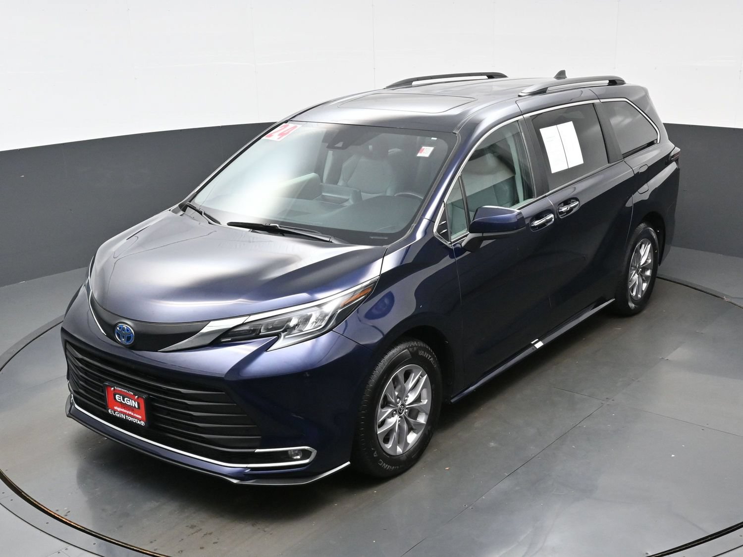 Used 2024 Toyota Sienna XLE FWD image 38