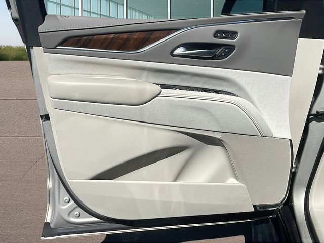 Used 2024 Cadillac Escalade ESV Premium Luxury Platinum AWD/4WD image 20