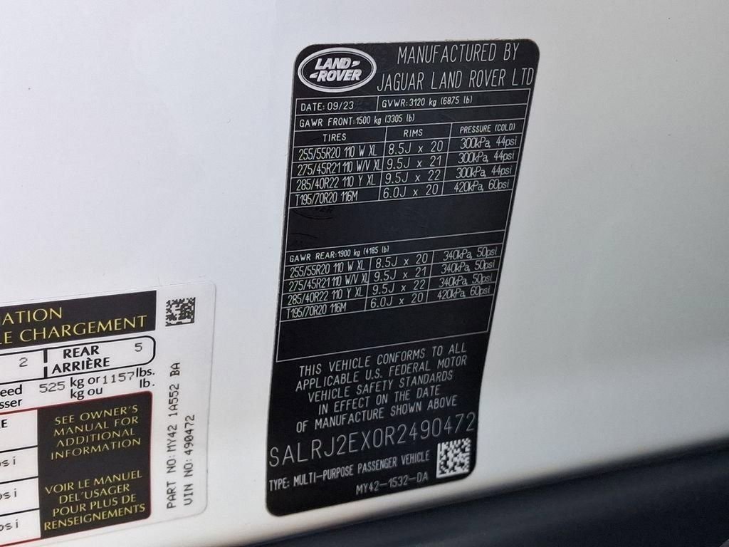 Used 2024 Land Rover Discovery S image 33