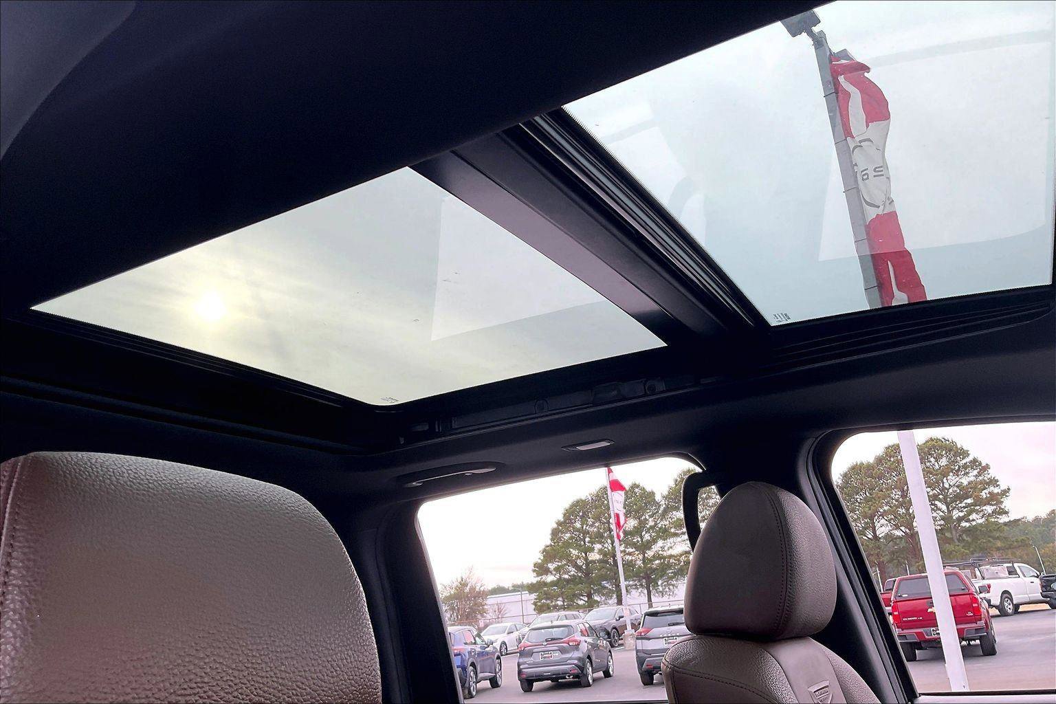 Used 2024 Nissan Titan Platinum Reserve w/ Moonroof Package image 24