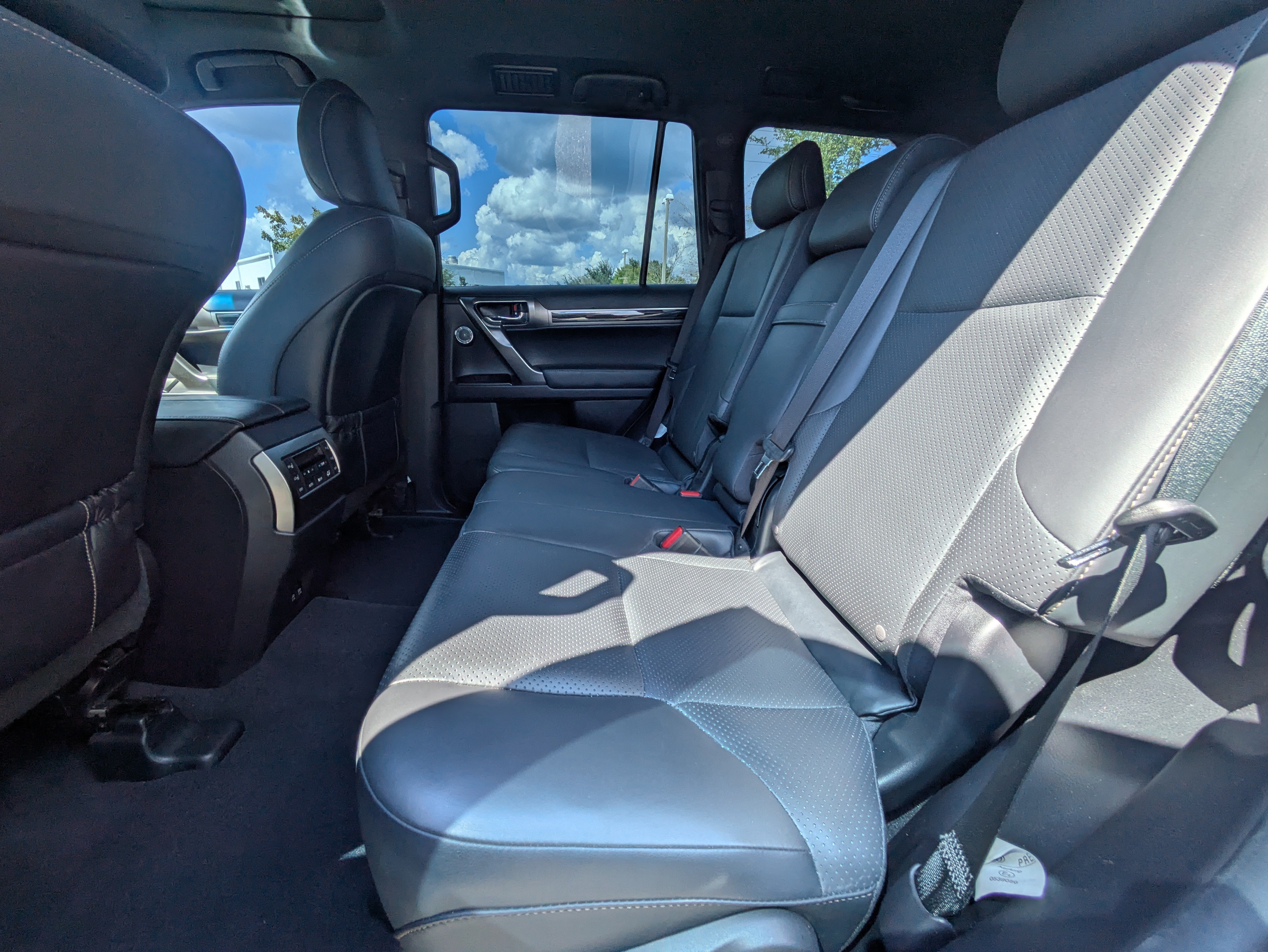 Used 2022 Lexus GX 460 Luxury w/ Accessory Package AWD/4WD image 12