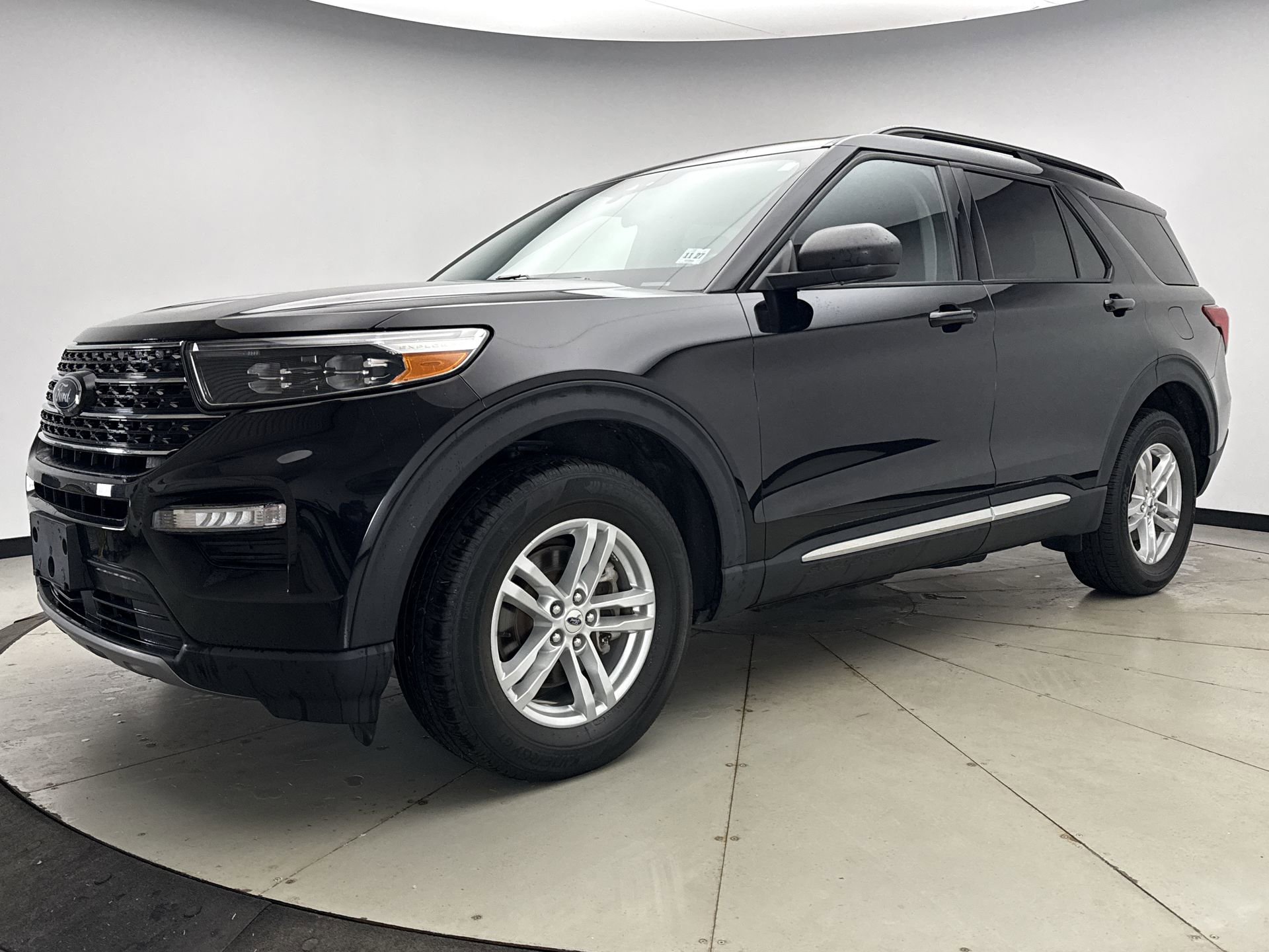 Used 2022 Ford Explorer XLT w/ Equipment Group 202A AWD/4WD image 1