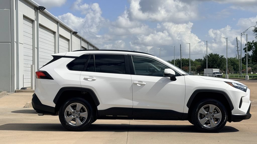 Used 2025 Toyota RAV4 XLE FWD image 4