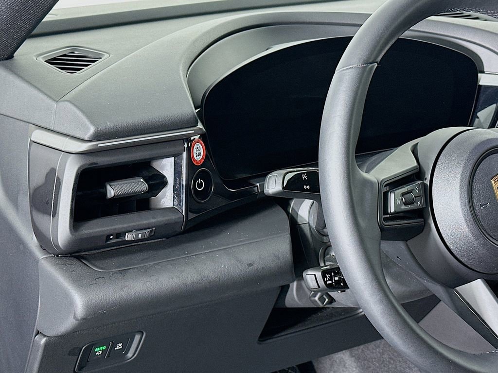 Certified 2025 Porsche Macan Electric image 11