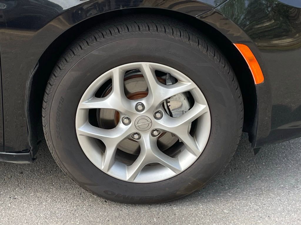 Used 2024 Chrysler Pacifica Limited image 34