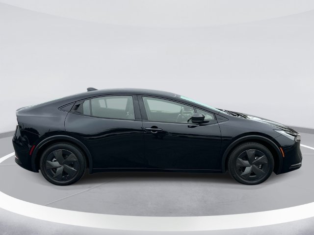 Used 2025 Toyota Prius LE FWD image 3