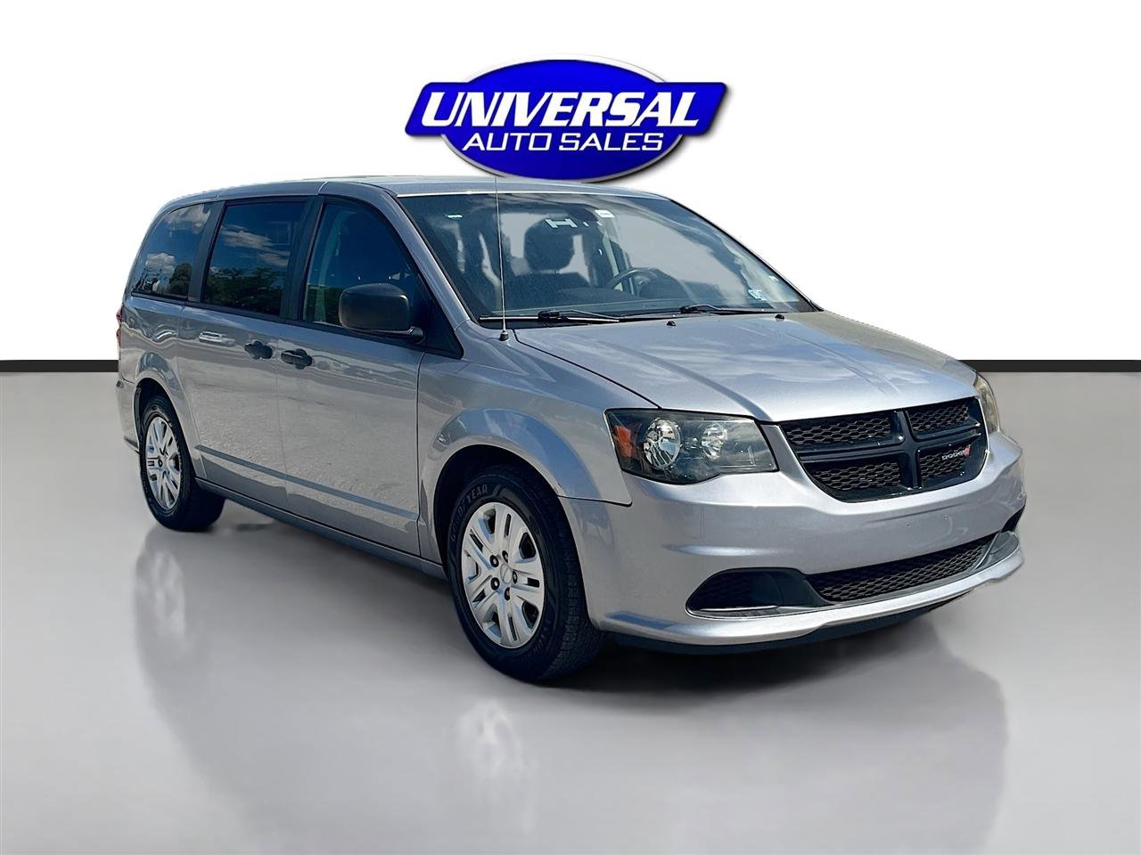 Used 2019 Dodge Grand Caravan SE image 1