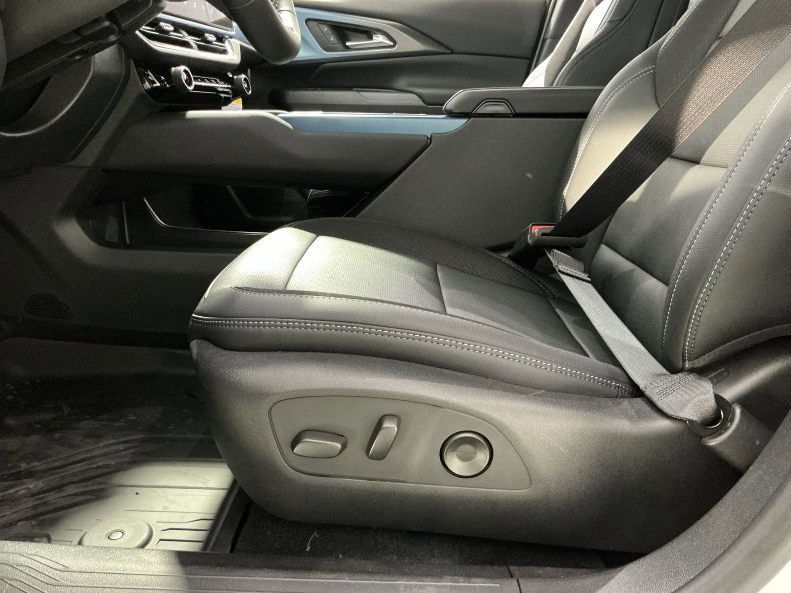 New 2026 Chevrolet Equinox EV LT image 22