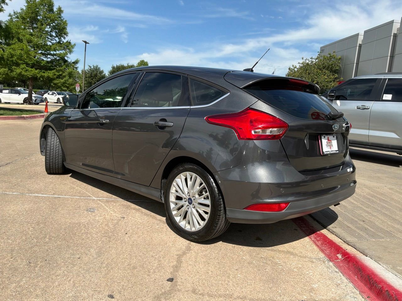 Used 2016 Ford Focus Titanium FWD image 8