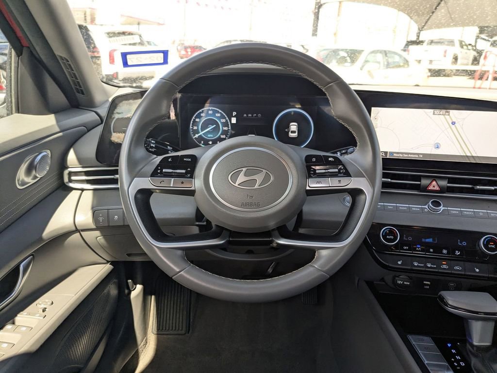 Used 2025 Hyundai Elantra SEL FWD image 29