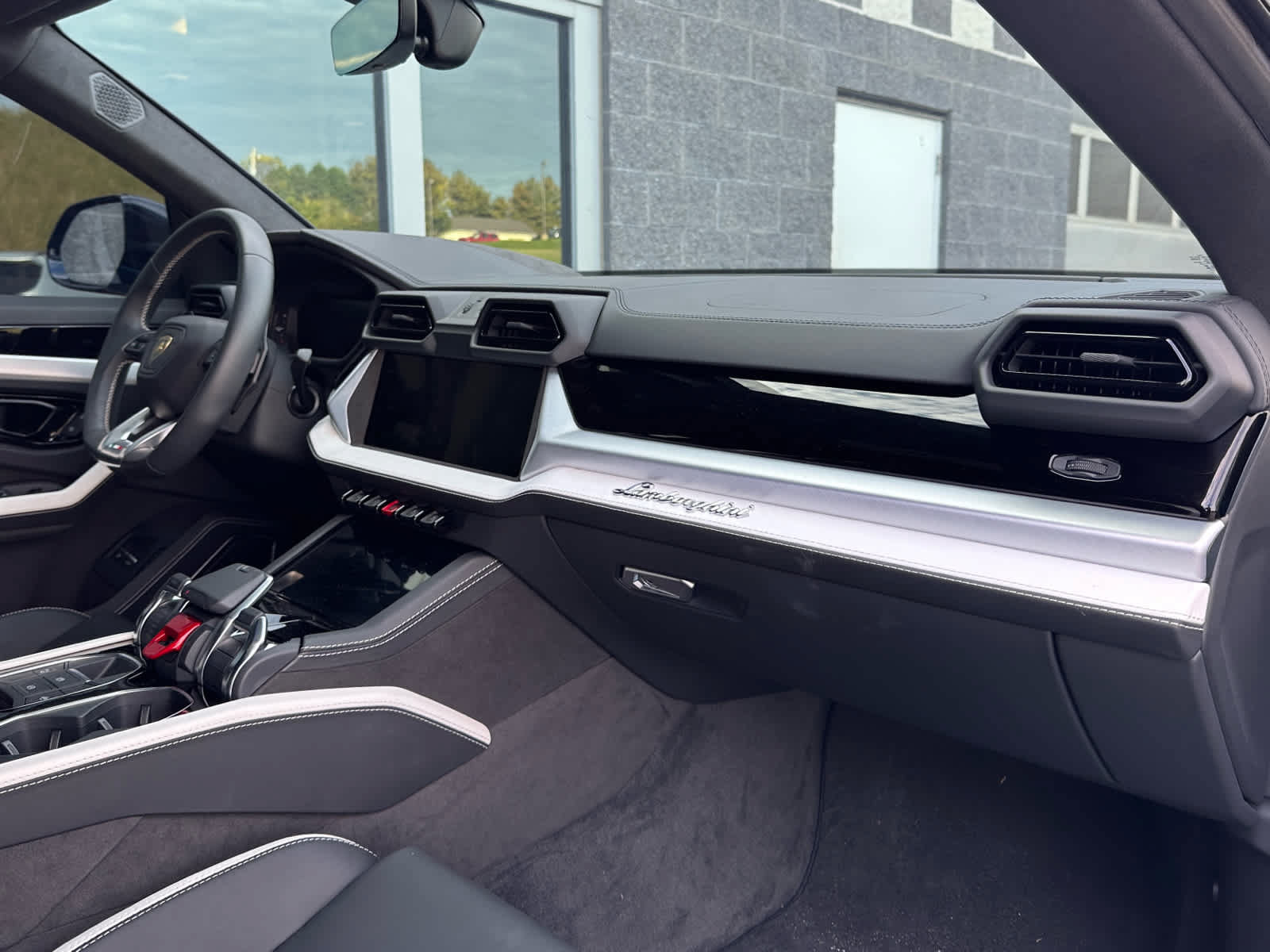 Used 2025 Lamborghini Urus Performante AWD/4WD image 11