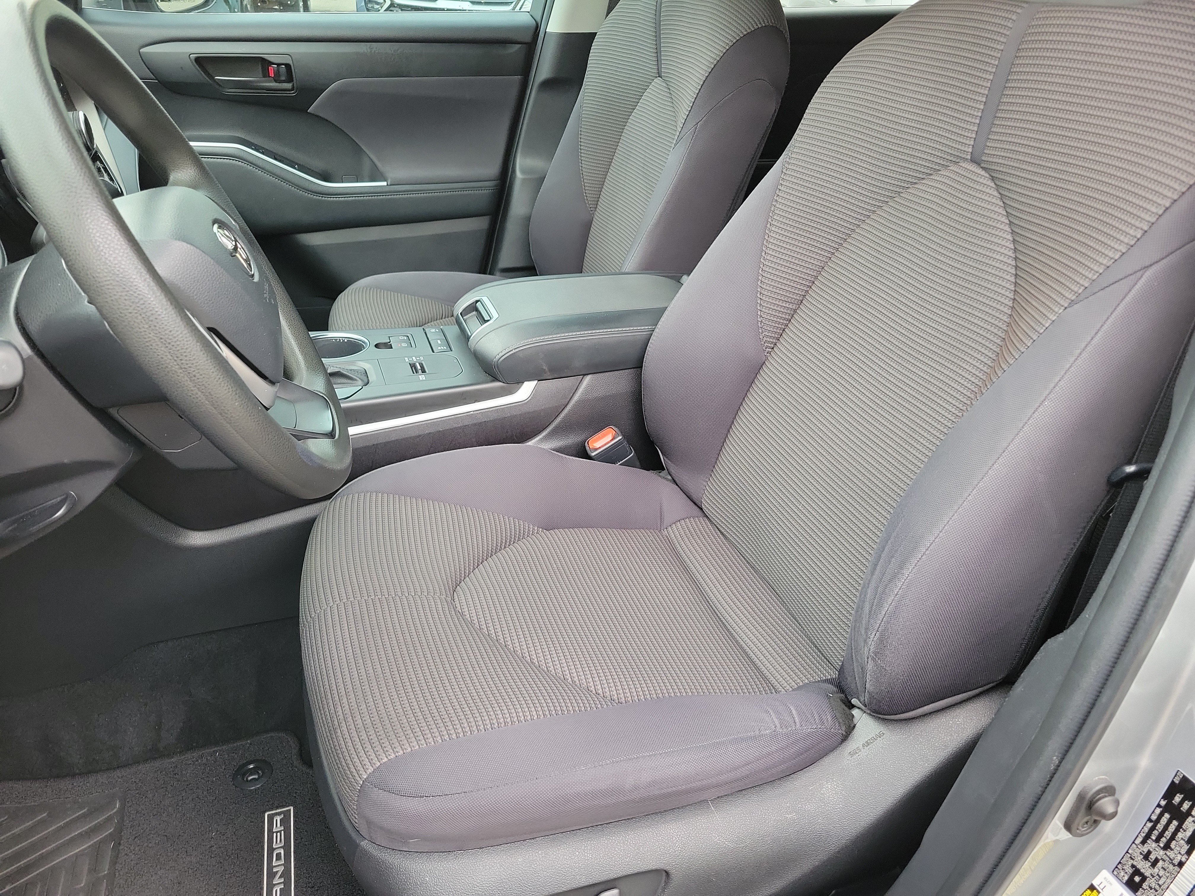 Used 2022 Toyota Highlander L FWD image 4