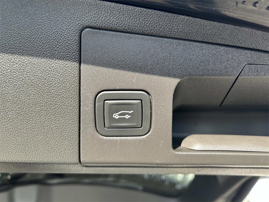 Used 2017 Cadillac XT5 Luxury image 12