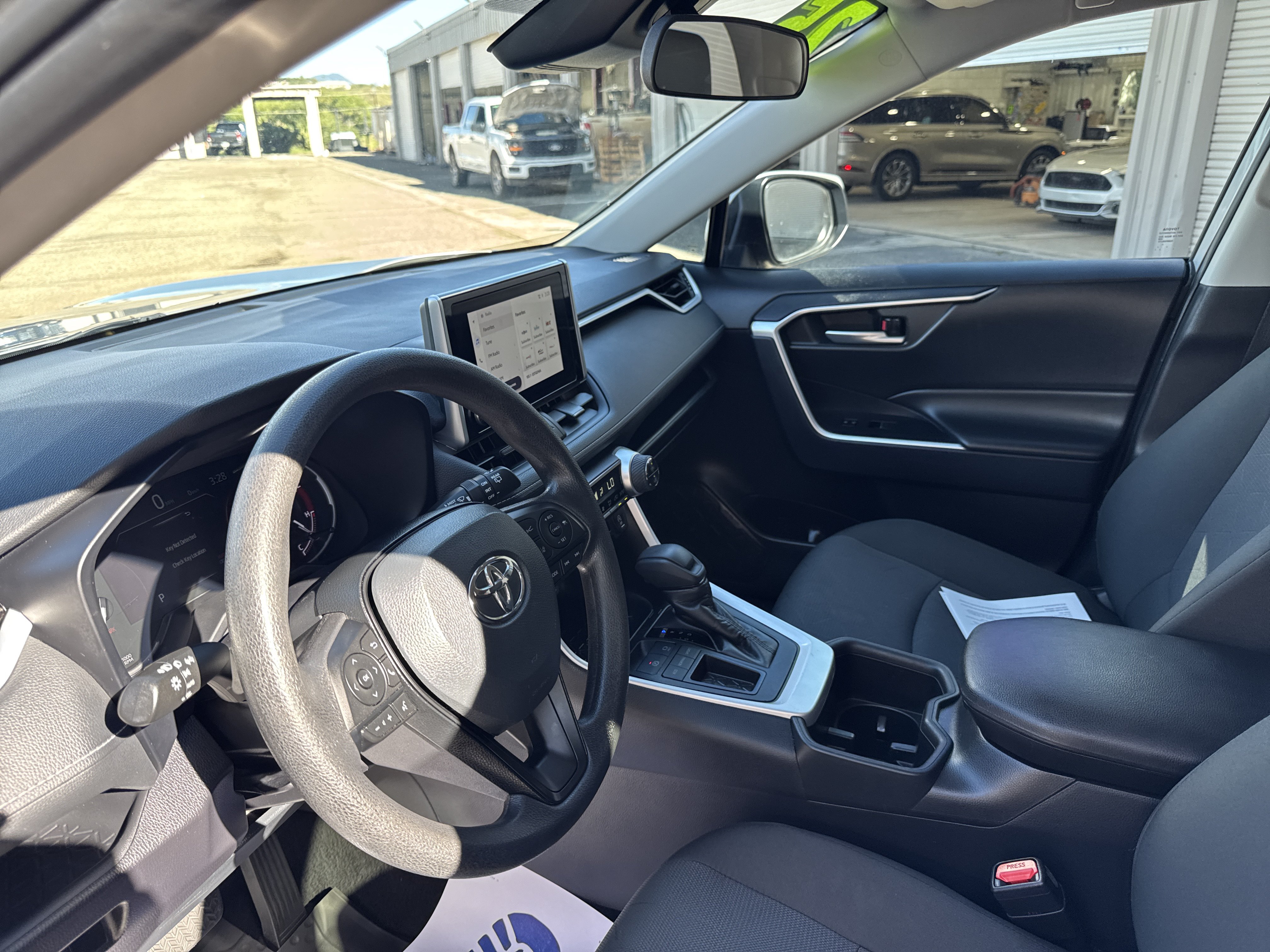 Used 2025 Toyota RAV4 XLE FWD image 20