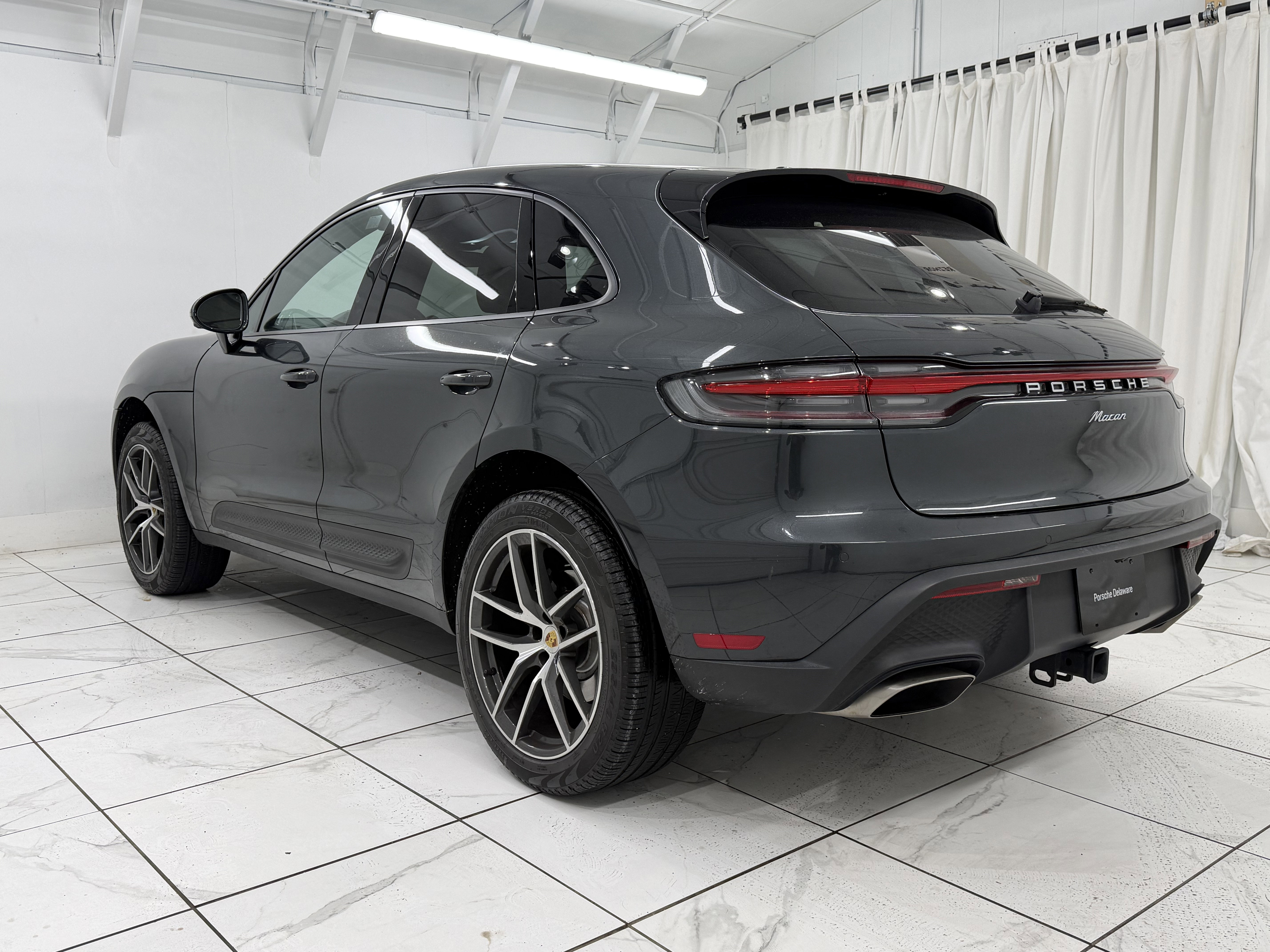 Certified 2025 Porsche Macan image 3