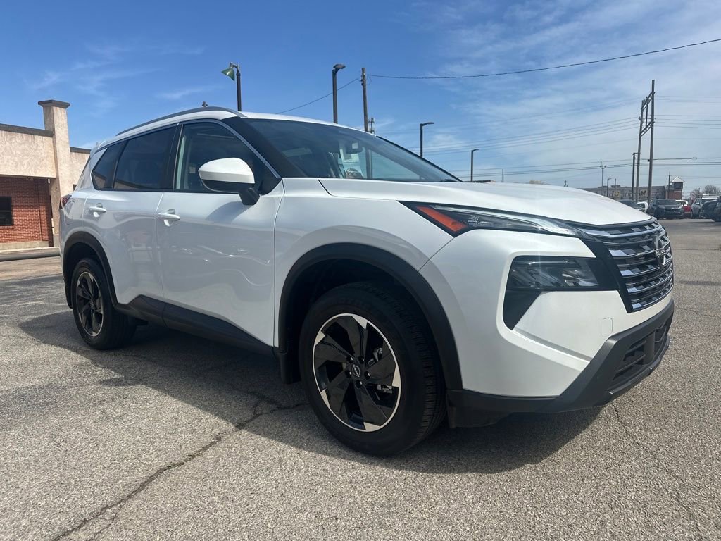 Used 2024 Nissan Rogue SV w/ SV Premium Package image 8