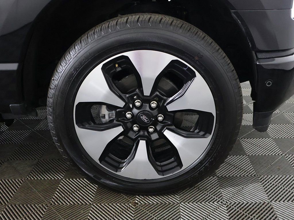 Used 2023 Ford F150 Lightning Platinum image 27
