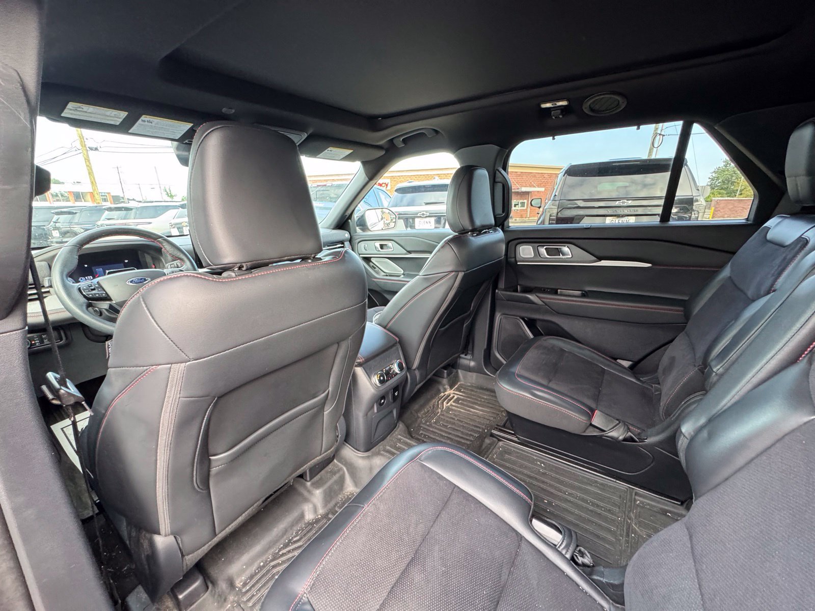 Used 2025 Ford Explorer ST AWD/4WD image 24