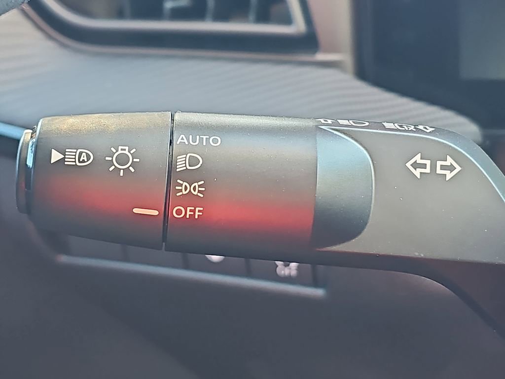 New 2026 Nissan Kicks SR w/ SR Premium Package FWD image 28